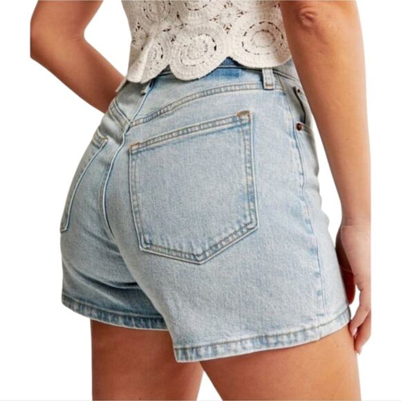 Abercrombie & Fitch THE HIGH RISE 4" MOM SHORTS Light Wash PLUS SIZE 24 NEW - Picture 4 of 10